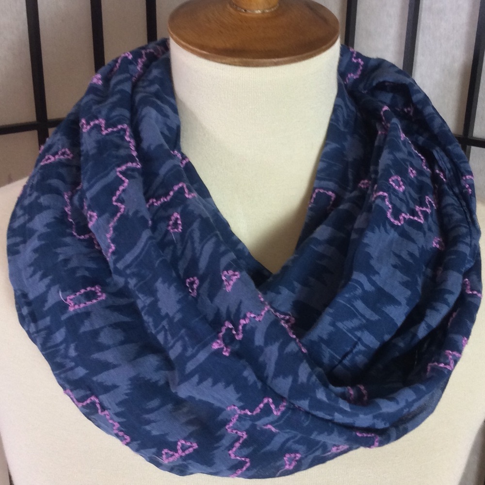 AmericanEagleOutfitters Navy & Pink Infinity Scarf